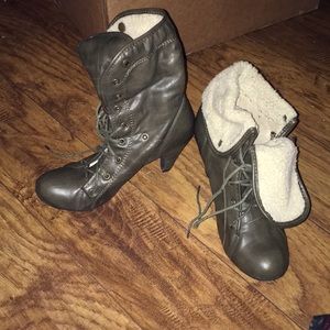 Green kitten faux fur boots